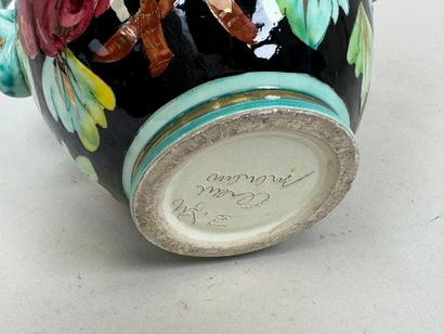 MONACO, XXe.
Vase en céramique polychrome...