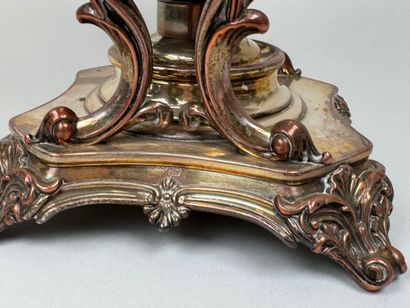 Samovar en métal argenté à décor de feuillages...
