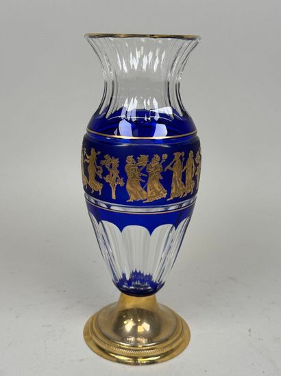 VAL SAINT LAMBERT.
Vase en cristal faceté...