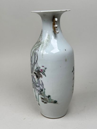 ASIE, XXe.
Vase en porcelaine polychrome...