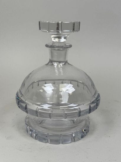 BACCARAT, dans le goût de.
Carafon en cristal...