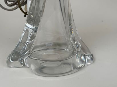 DAUM, dans le goût de.
Pied de lampe en cristal...
