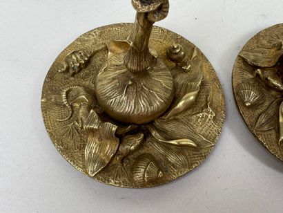 CH. LEBLANC.
Paire de bougeoirs en bronze...