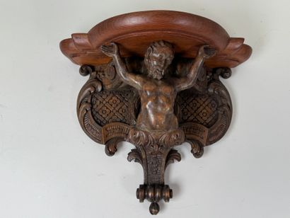 Sellette murale en bois sculpté et ajouré...
