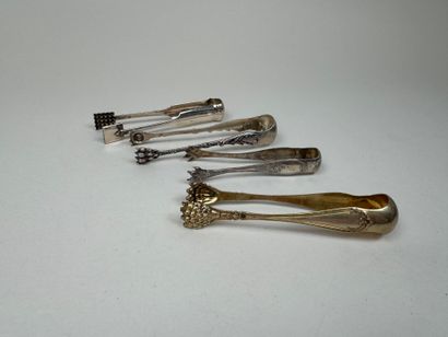 Five sugar tongs in 950/1000 silver, various...