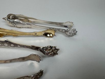 Five sugar tongs in 950/1000 silver, various...