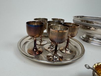 Lot en métal argenté et verre comprenant...