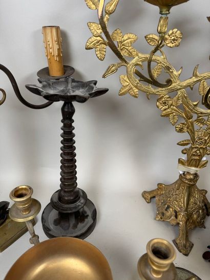 Ensemble de pièces en bronze, laiton et métal...