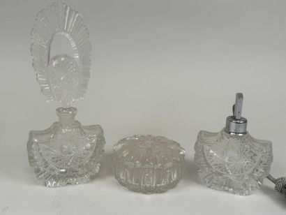 Cristal de BOHEME.
Nécessaire pour toilette...