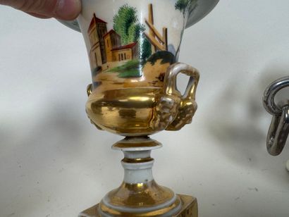 Petit lot en faïence et porcelaine polychrome...