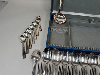 Partie de ménagère en métal argenté comprenant...