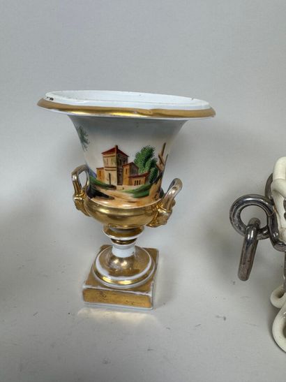 Petit lot en faïence et porcelaine polychrome...