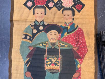 Trois dignitaires.
220 x 102 cm.
(taches,...