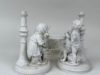 Deux sujets en biscuit à décor de chérubins,...
