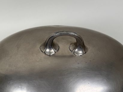 Grande cloche de service en métal.
22 x 45...