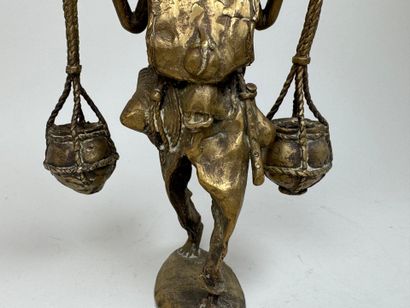 École, XXe.
Le porteur d'eau.
Sujet en bronze...