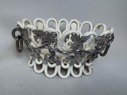 Petit lot en faïence et porcelaine polychrome...
