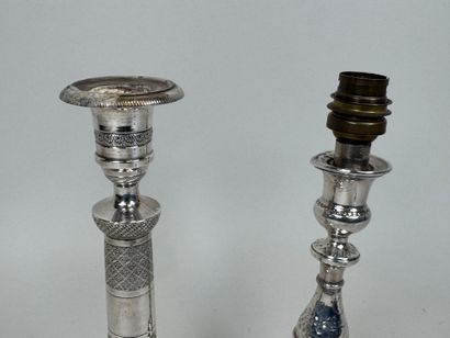Deux bougeoirs en bronze et métal argent...