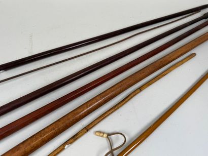 Collection de 6 cannes ou cravaches en bois,...