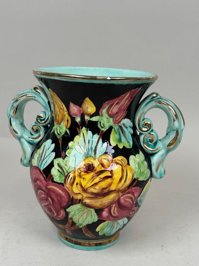 MONACO, XXe.
Vase en céramique polychrome...