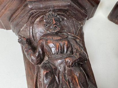 École, XIXe.
Paire de sellettes en bois sculpté...