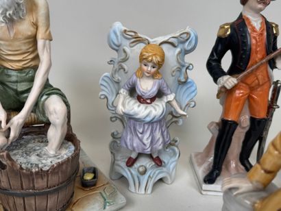 Collection de 9 sujets en céramique, porcelaine...