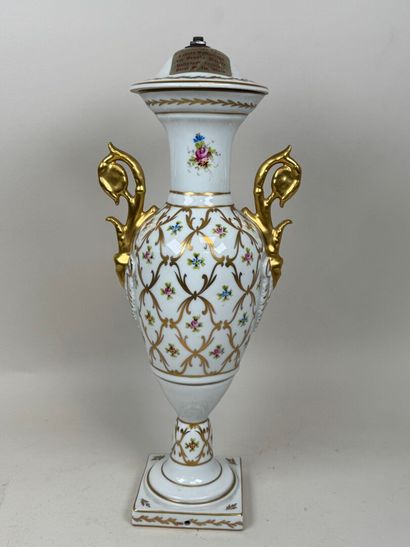 Porcelaine de COULEUVRE.
Grand vase en porcelaine...
