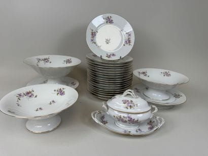 Partie de service de table en porcelaine...