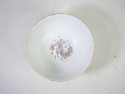 CHINE, XXe.
Bol en porcelaine polychrome...