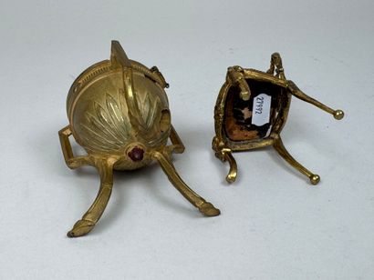 Ensemble pour couturière en régule et laiton...