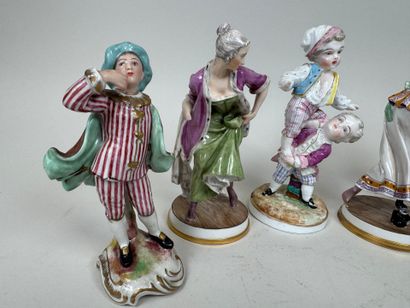 École, fin XIXe et XXe.
Sept sujets en porcelaine...