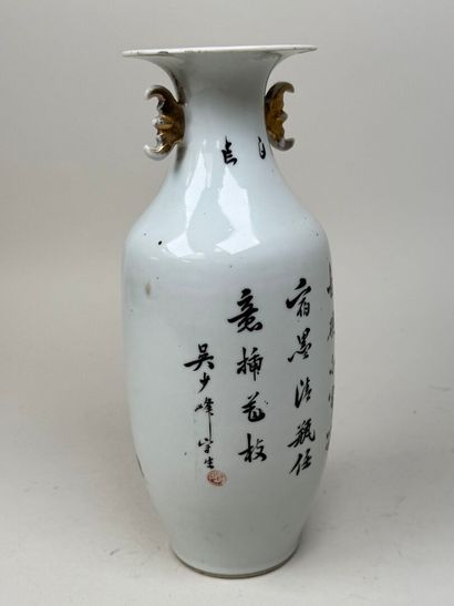 ASIE, XXe.
Vase en porcelaine polychrome...