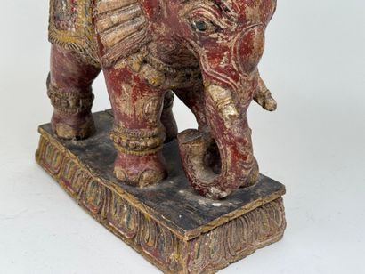 ASIE, XXe.
Éléphant.
Sujet en bois laqué...