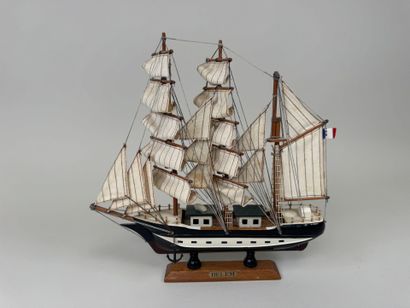 BELEM.
Petite maquette de bateau trois mats...