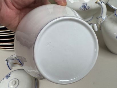 Lot comprenant :
- Série de 10 assiettes...