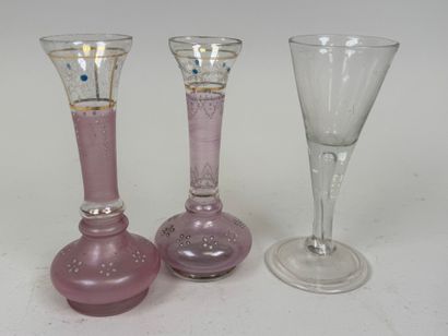 Petite coupe circulaire en cristal à décor...