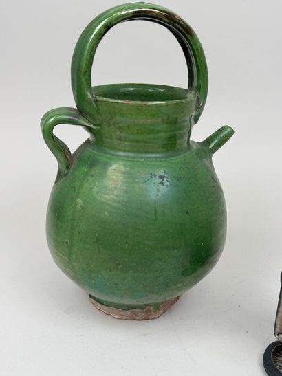 Lot comprenant :
- LONGWY.
Petit vase en...