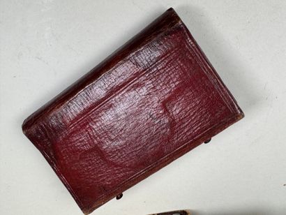 Portefeuille en cuir dépliant sur une miniature...