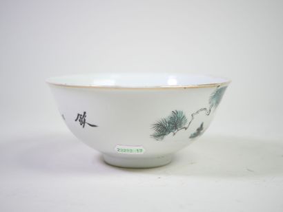 CHINE, vers 1900.
Bol en porcelaine blanche...