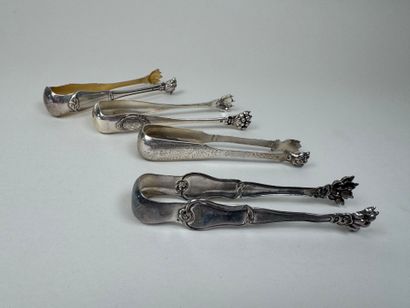Four sugar tongs in 950/1000 silver, claw...