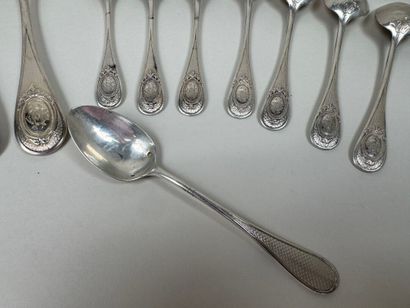 Lot de couverts en argent guilloché comprenant...