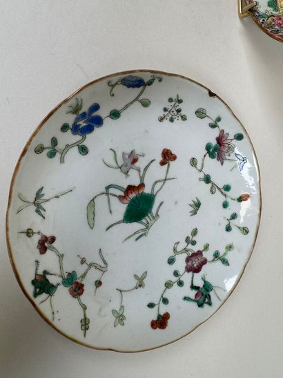 CHINE, XXe.
Coupelles et petit bol en porcelaine...