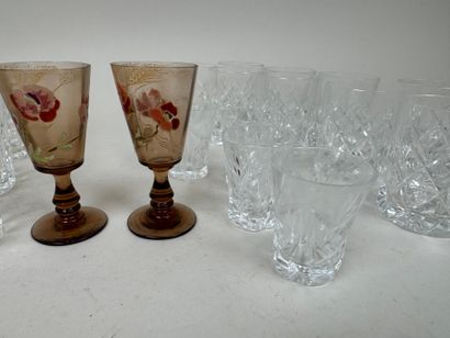 Lot de verres en cristal et verre comprenant...