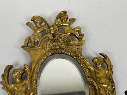Paire d'appliques en bronze ou laiton à décor...