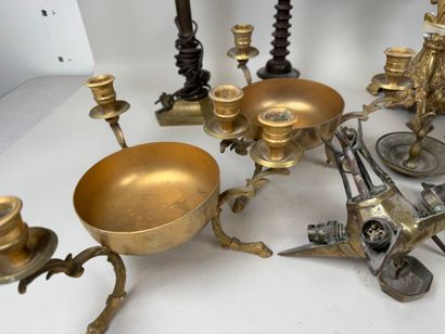 Ensemble de pièces en bronze, laiton et métal...