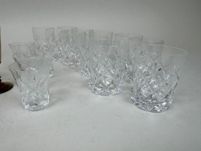 Lot de verres en cristal et verre comprenant...