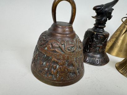 Collection de 12 cloches principalement en...