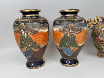 JAPON, SATSUMA , XXe. 
Paire de vases balustres...