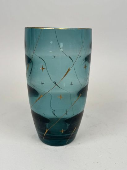 KOSTA, XXe.
Petit vase en verre coloré et...