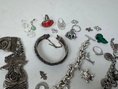 PACHE à Paris.
Collier et bracelet en métal...